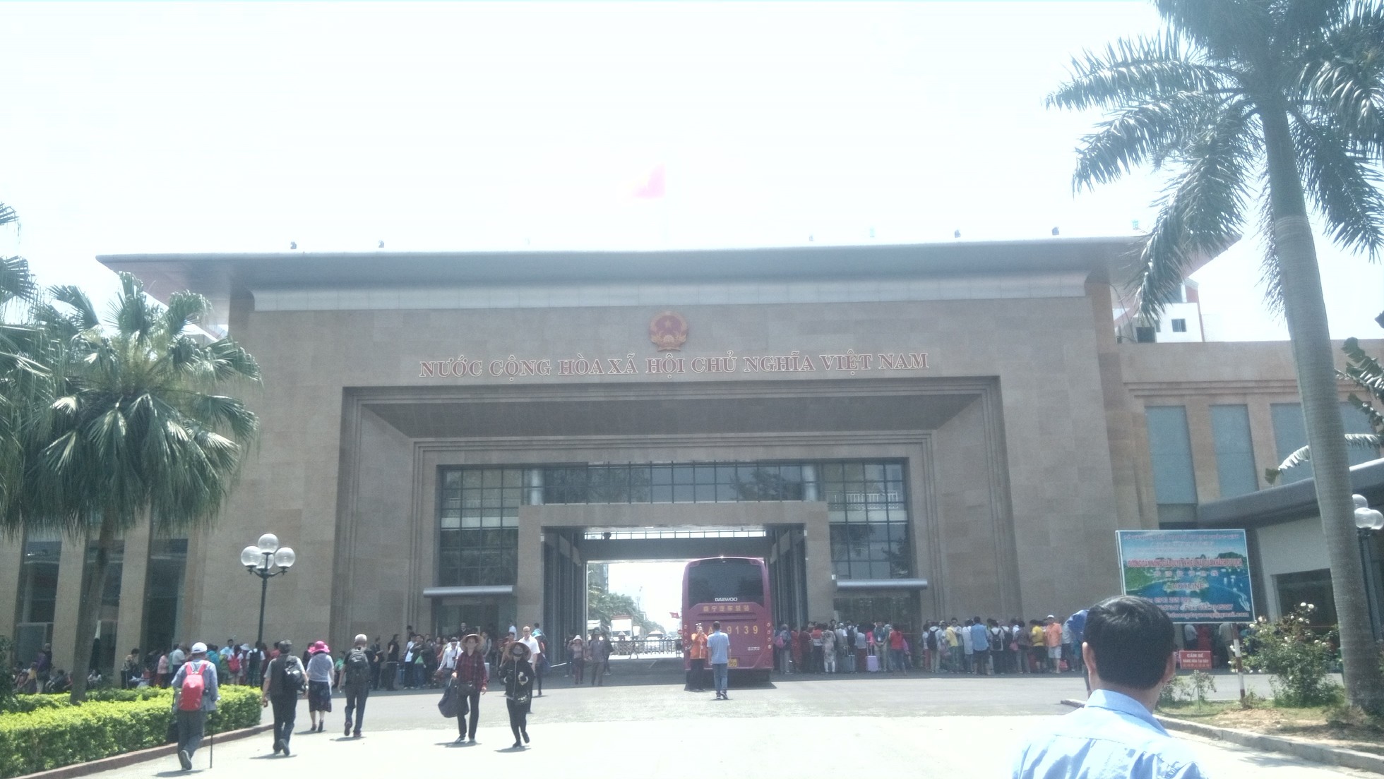 Gerbang Perbatasan Mong Cai 50